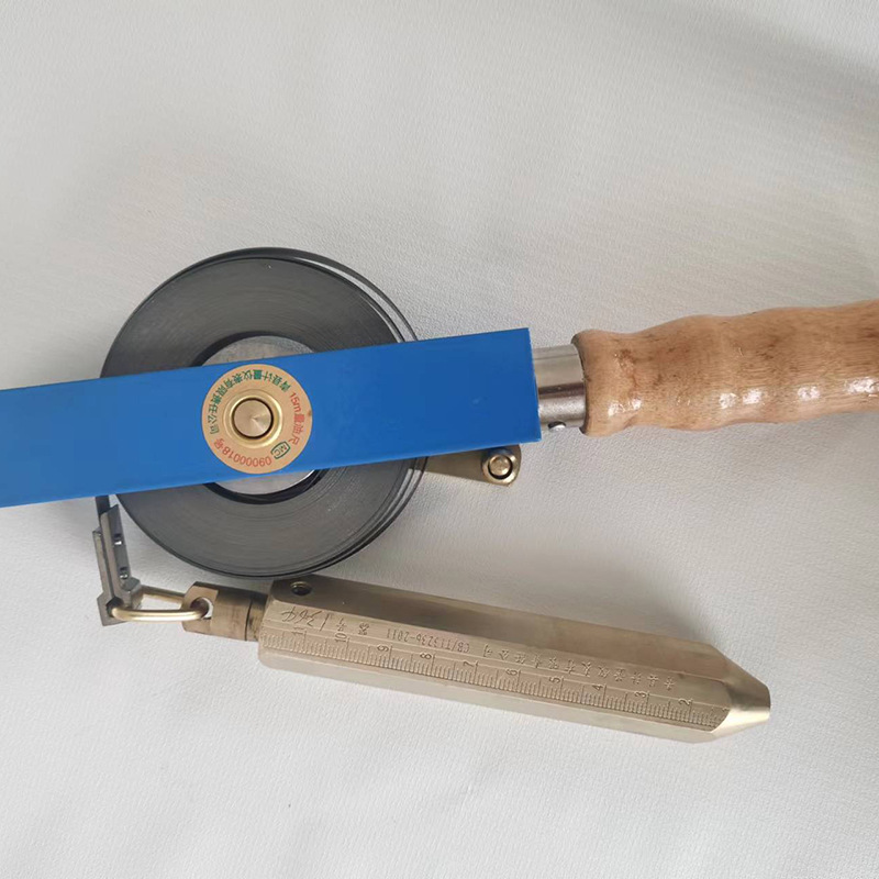 測(cè)深量油尺：準(zhǔn)確測(cè)量，守護(hù)每一滴油品的安全與質(zhì)量